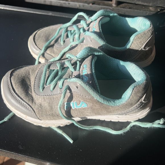 FILA Women's Girls Light Spring / Gray Heather Walking Shoes ~ Size 2 - Picture 2 of 6
